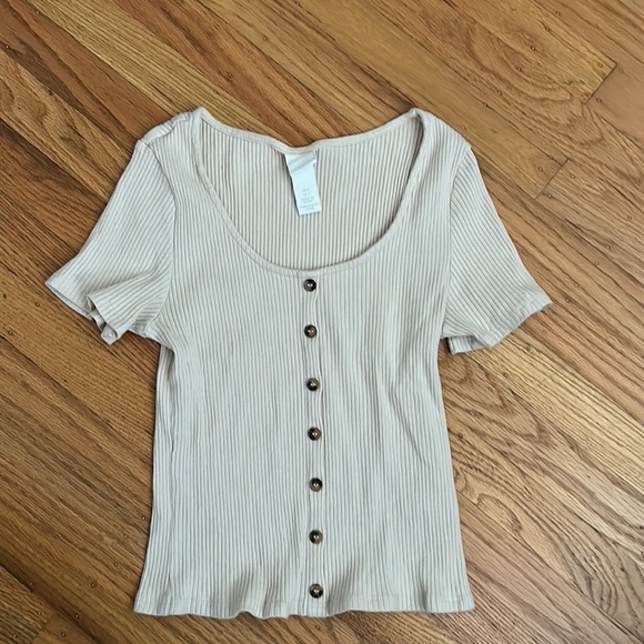 H&M Stretchy Buttoned Top - Picture 1 of 3